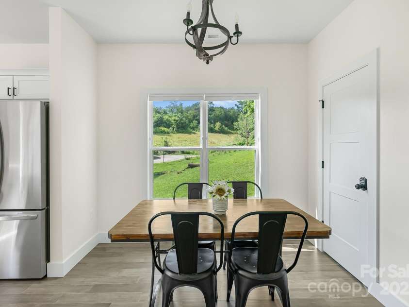 8 Green Tree Lane, Asheville, NC 28805.  MLS# CAR4289236, YatesRealty ID 2868. 