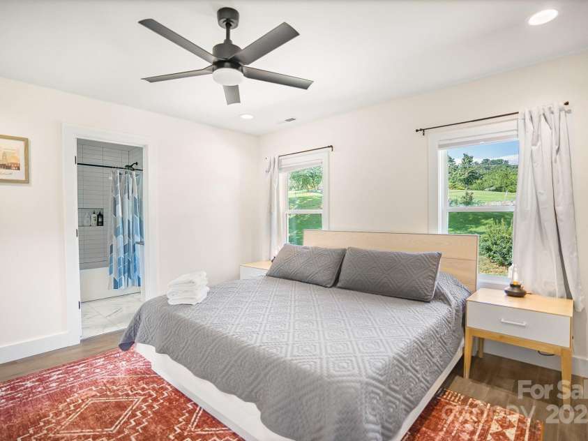 8 Green Tree Lane, Asheville, NC 28805.  MLS# CAR4289236, YatesRealty ID 2868. 