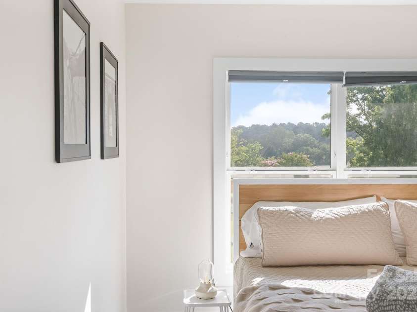 8 Green Tree Lane, Asheville, NC 28805.  MLS# CAR4289236, YatesRealty ID 2868. 