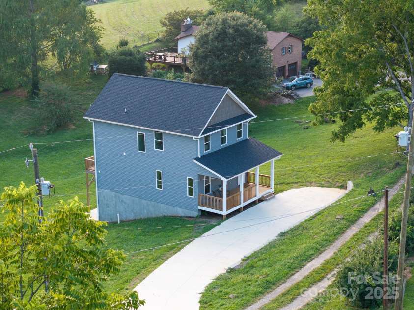 8 Green Tree Lane, Asheville, NC 28805.  MLS# CAR4289236, YatesRealty ID 2868. 