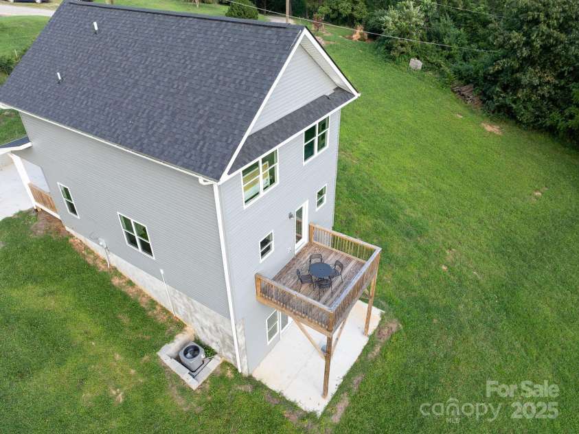 8 Green Tree Lane, Asheville, NC 28805.  MLS# CAR4289236, YatesRealty ID 2868. 