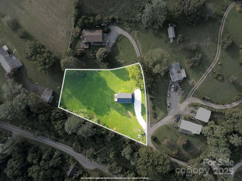 8 Green Tree Lane, Asheville, NC 28805.  MLS# CAR4289236, YatesRealty ID 2868. 