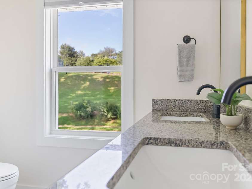8 Green Tree Lane, Asheville, NC 28805.  MLS# CAR4289236, YatesRealty ID 2868. Dual vanities