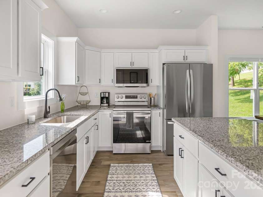 8 Green Tree Lane, Asheville, NC 28805.  MLS# CAR4289236, YatesRealty ID 2868. Functional layout with new appliances