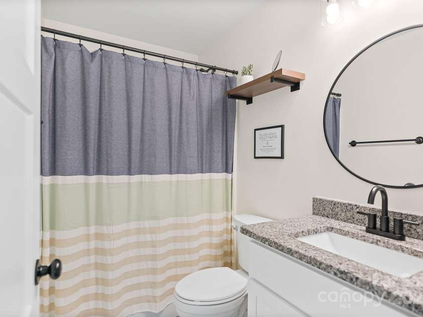 8 Green Tree Lane, Asheville, NC 28805.  MLS# CAR4289236, YatesRealty ID 2868. Upstairs full bathroom