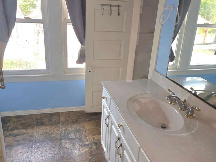 29 Willow Street, Badin, NC 28009.  MLS# CAR4272543, YatesRealty ID 28683. Upstairs full bathroom