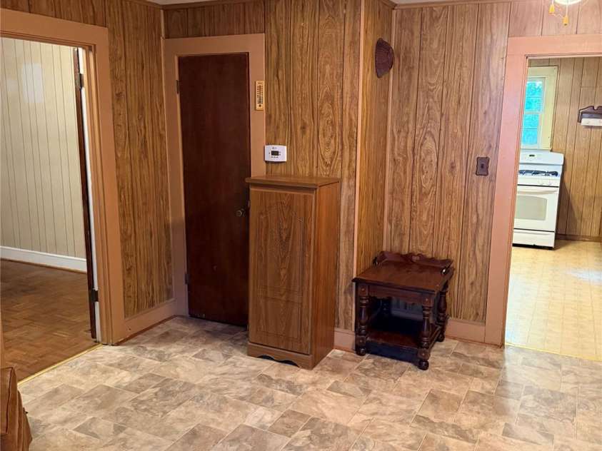 731 10th Street Boulevard, Hickory, NC 28601.  MLS# CAR4387173, YatesRealty ID 28685. 