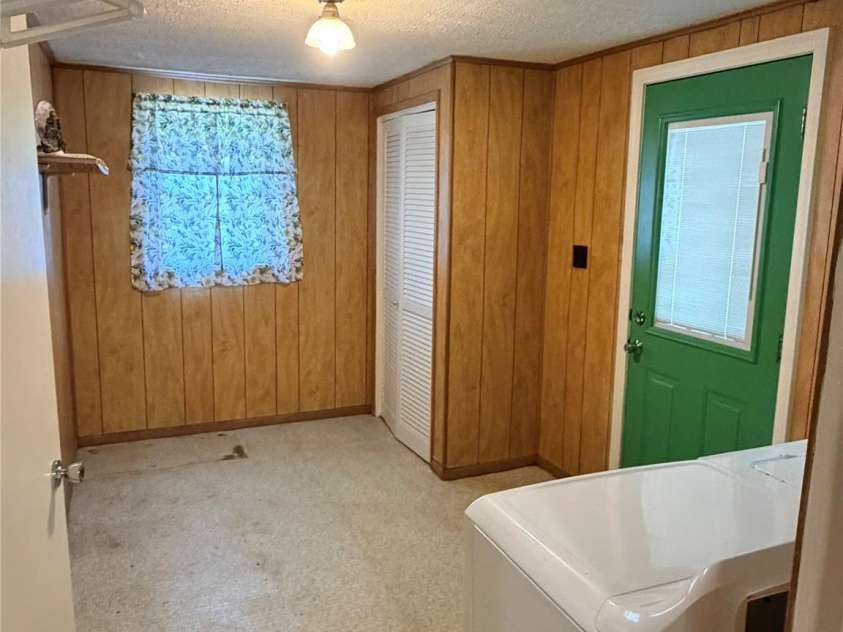 731 10th Street Boulevard, Hickory, NC 28601.  MLS# CAR4387173, YatesRealty ID 28685. 
