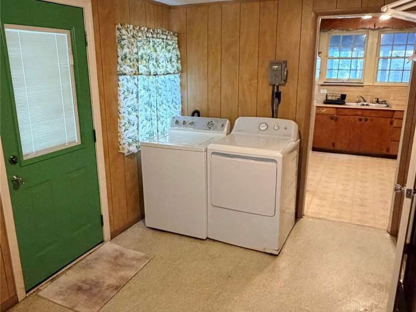 731 10th Street Boulevard, Hickory, NC 28601.  MLS# CAR4387173, YatesRealty ID 28685. 