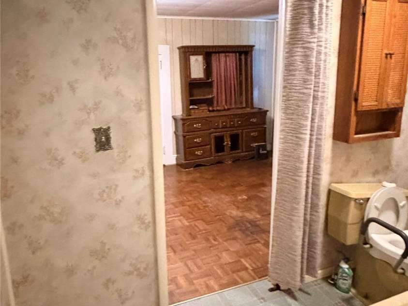 731 10th Street Boulevard, Hickory, NC 28601.  MLS# CAR4387173, YatesRealty ID 28685. 