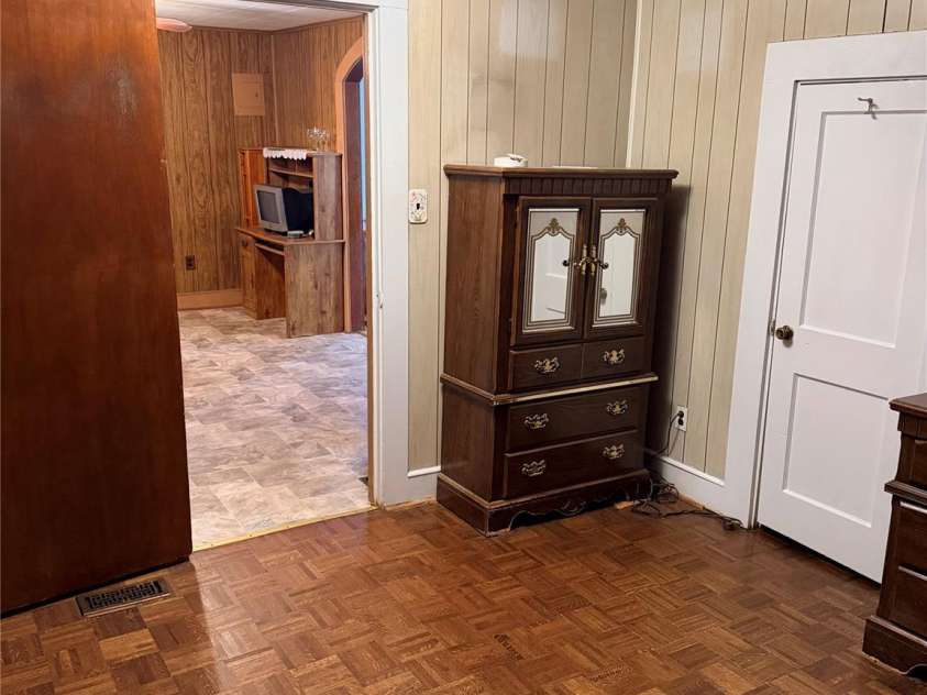 731 10th Street Boulevard, Hickory, NC 28601.  MLS# CAR4387173, YatesRealty ID 28685. 