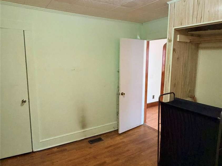 731 10th Street Boulevard, Hickory, NC 28601.  MLS# CAR4387173, YatesRealty ID 28685. 