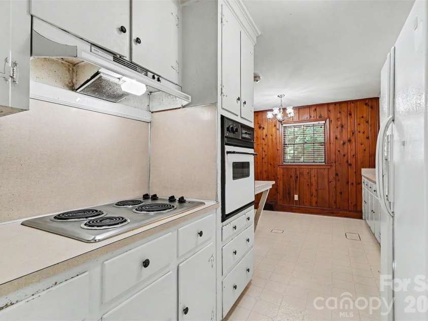 2330 Wensley Drive, Charlotte, NC 28210.  MLS# CAR4386885, YatesRealty ID 28686. Kitchen