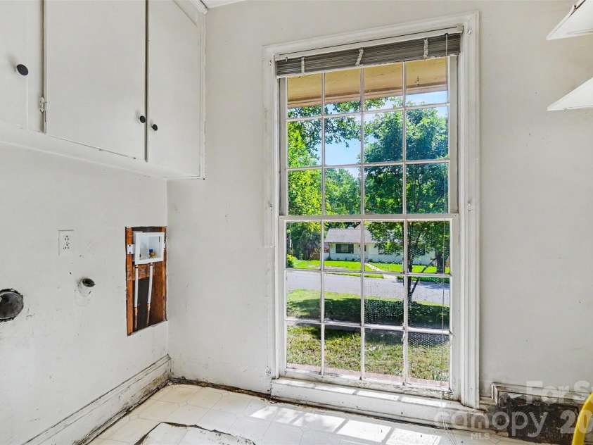 2330 Wensley Drive, Charlotte, NC 28210.  MLS# CAR4386885, YatesRealty ID 28686. Laundry