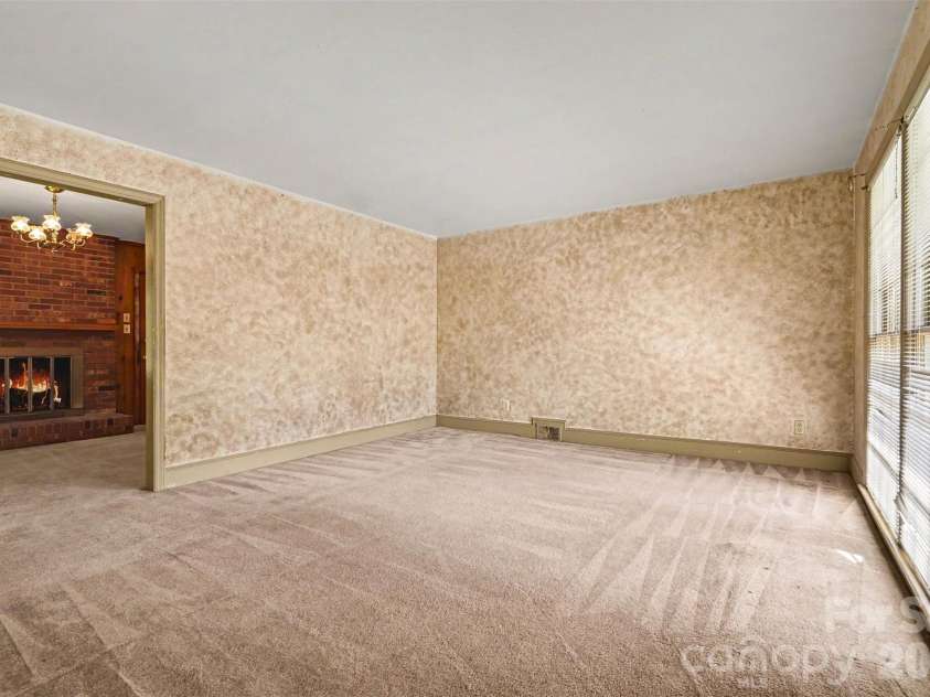 2330 Wensley Drive, Charlotte, NC 28210.  MLS# CAR4386885, YatesRealty ID 28686. Living room