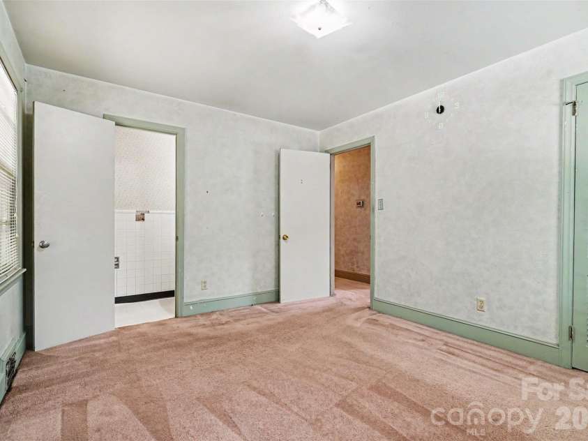 2330 Wensley Drive, Charlotte, NC 28210.  MLS# CAR4386885, YatesRealty ID 28686. Primary bedroom
