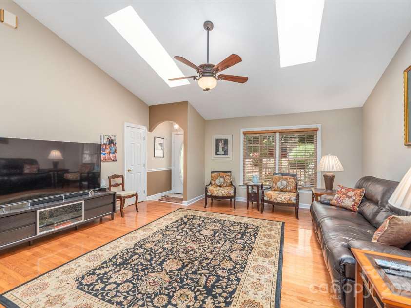 24 Moriah Lane, Asheville, NC 28803.  MLS# CAR4277809, YatesRealty ID 28686. 