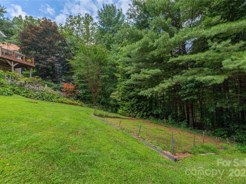 24 Moriah Lane, Asheville, NC 28803.  MLS# CAR4277809, YatesRealty ID 28686. 