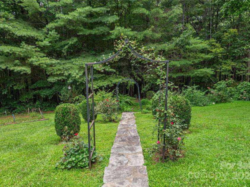 24 Moriah Lane, Asheville, NC 28803.  MLS# CAR4277809, YatesRealty ID 28686. 