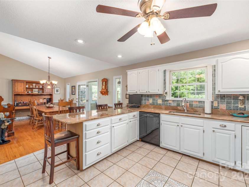 24 Moriah Lane, Asheville, NC 28803.  MLS# CAR4277809, YatesRealty ID 28686. Enjoy breakfast bar