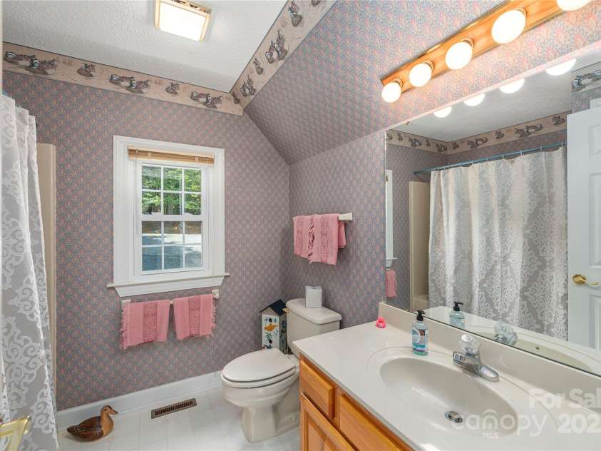 24 Moriah Lane, Asheville, NC 28803.  MLS# CAR4277809, YatesRealty ID 28686. Secondary bedroom suite bathroom