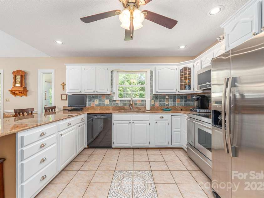 24 Moriah Lane, Asheville, NC 28803.  MLS# CAR4277809, YatesRealty ID 28686. Wonderful counter space