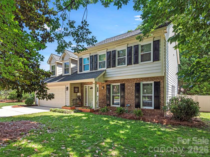 12401 Bentcreek Lane, Matthews, NC 28105.  MLS# CAR4389317, YatesRealty ID 28687. 