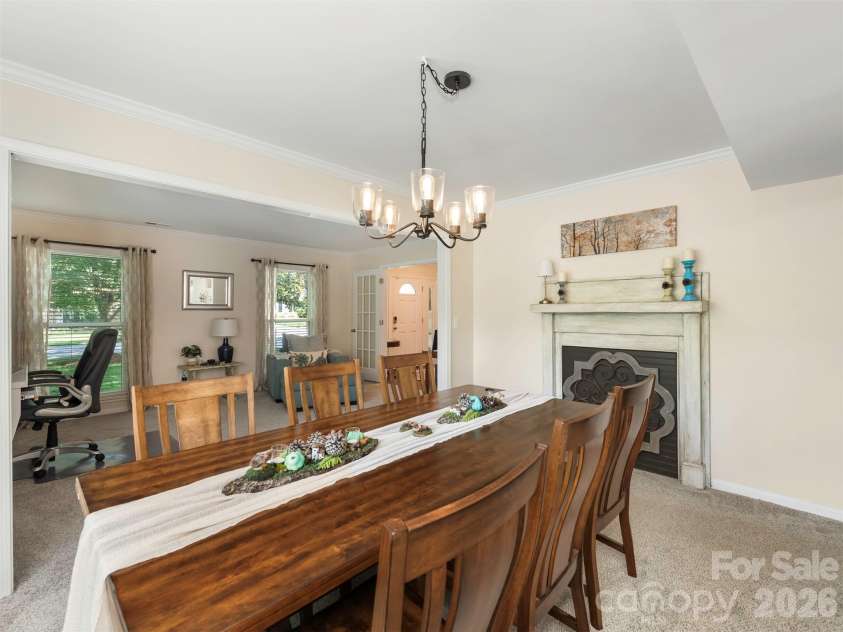 12401 Bentcreek Lane, Matthews, NC 28105.  MLS# CAR4389317, YatesRealty ID 28687. 