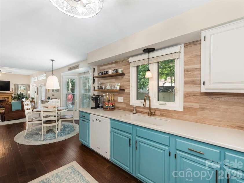 12401 Bentcreek Lane, Matthews, NC 28105.  MLS# CAR4389317, YatesRealty ID 28687. 