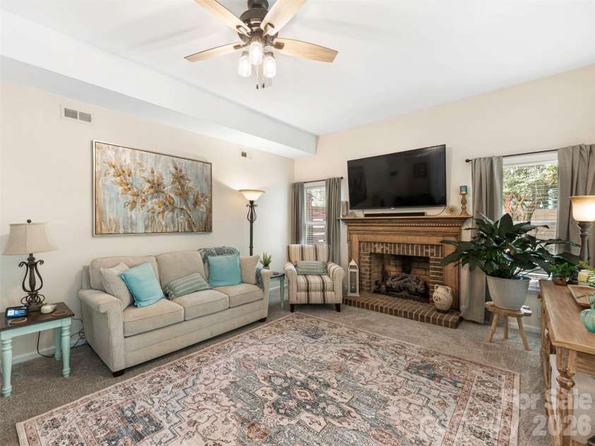 12401 Bentcreek Lane, Matthews, NC 28105.  MLS# CAR4389317, YatesRealty ID 28687. 