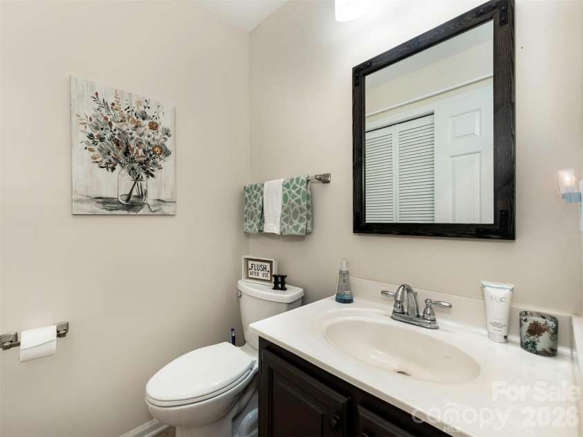 12401 Bentcreek Lane, Matthews, NC 28105.  MLS# CAR4389317, YatesRealty ID 28687. 