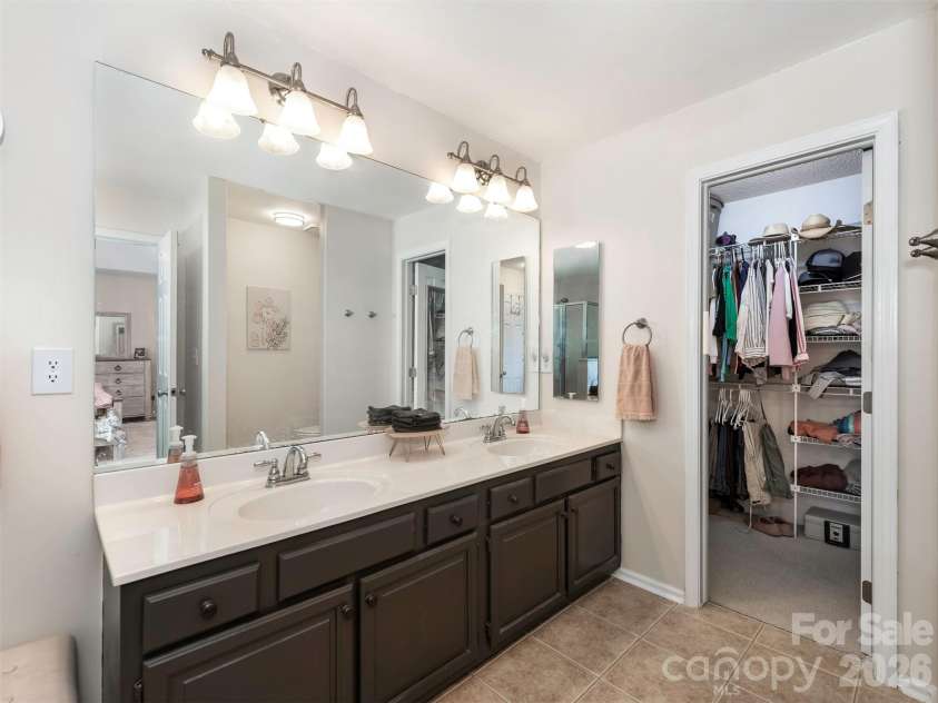 12401 Bentcreek Lane, Matthews, NC 28105.  MLS# CAR4389317, YatesRealty ID 28687. 