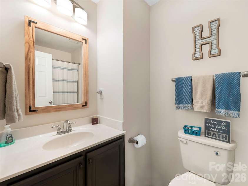 12401 Bentcreek Lane, Matthews, NC 28105.  MLS# CAR4389317, YatesRealty ID 28687. 