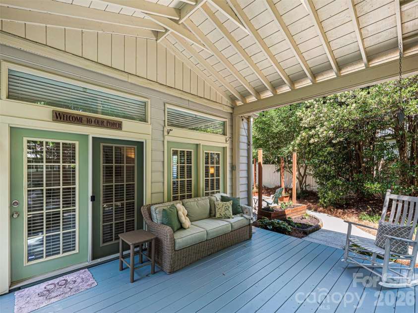 12401 Bentcreek Lane, Matthews, NC 28105.  MLS# CAR4389317, YatesRealty ID 28687. 