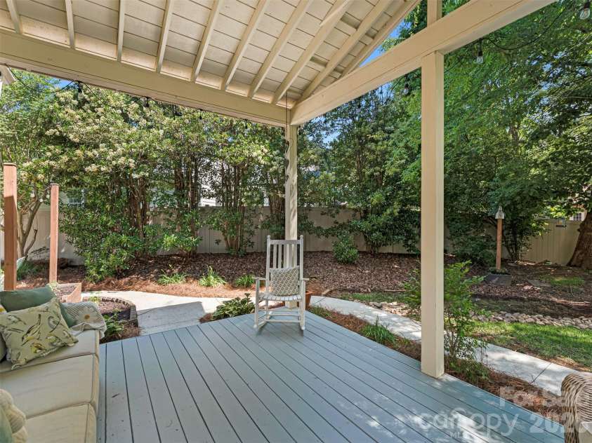 12401 Bentcreek Lane, Matthews, NC 28105.  MLS# CAR4389317, YatesRealty ID 28687. 