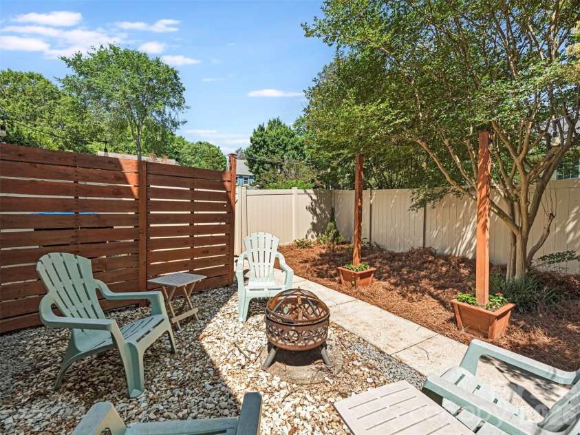 12401 Bentcreek Lane, Matthews, NC 28105.  MLS# CAR4389317, YatesRealty ID 28687. 