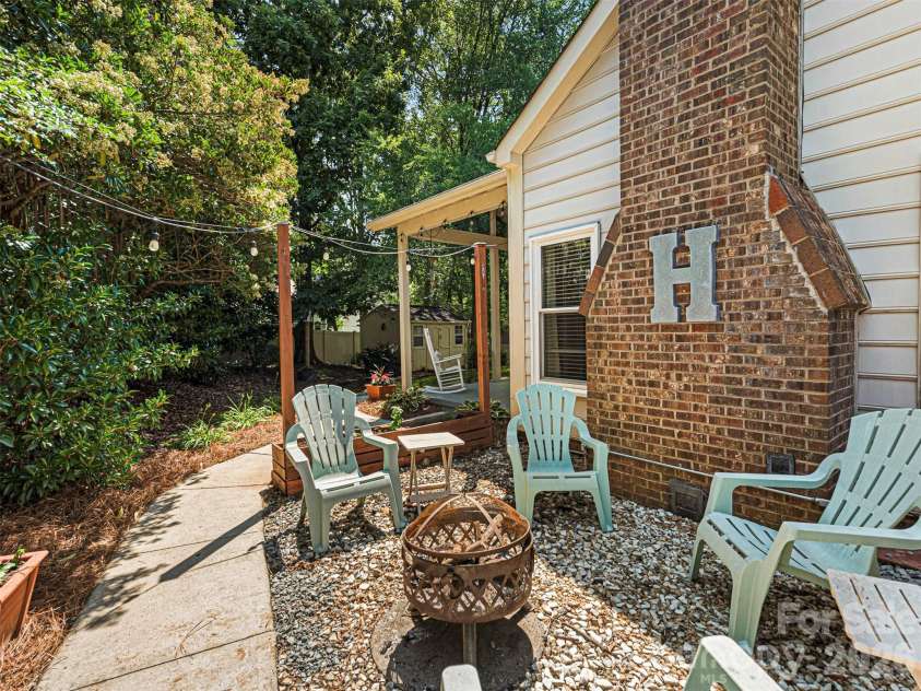 12401 Bentcreek Lane, Matthews, NC 28105.  MLS# CAR4389317, YatesRealty ID 28687. 