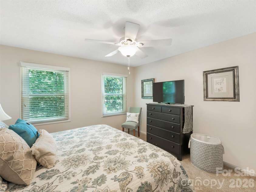 12401 Bentcreek Lane, Matthews, NC 28105.  MLS# CAR4389317, YatesRealty ID 28687. 