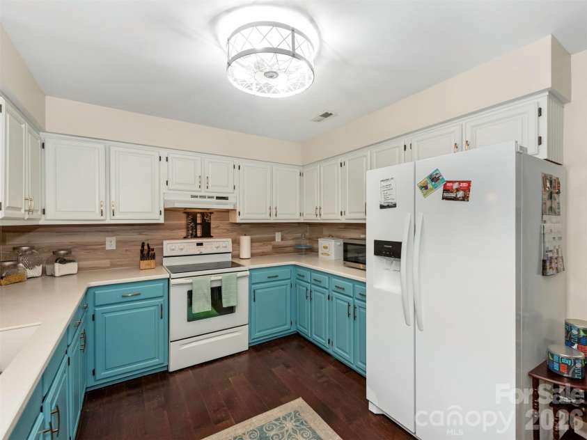 12401 Bentcreek Lane, Matthews, NC 28105.  MLS# CAR4389317, YatesRealty ID 28687. 