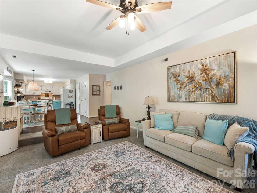 12401 Bentcreek Lane, Matthews, NC 28105.  MLS# CAR4389317, YatesRealty ID 28687. 