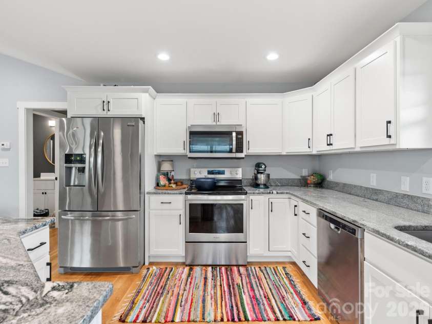 108 Split Rail Drive Extension, Asheville, NC 28806.  MLS# CAR4386131, YatesRealty ID 28688. Beautiful  Kitchen