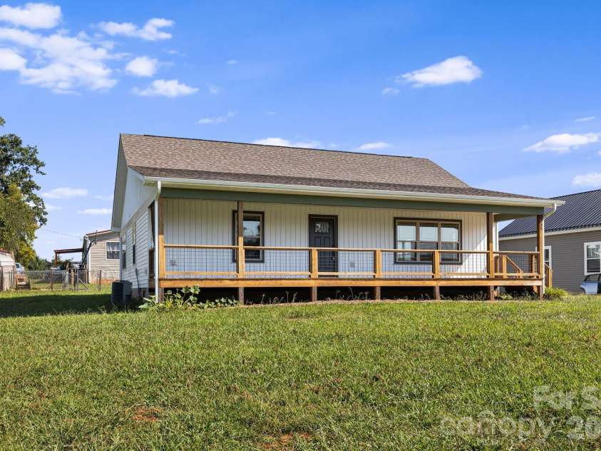 108 Split Rail Drive Extension, Asheville, NC 28806.  MLS# CAR4419482, YatesRealty ID 28688. 