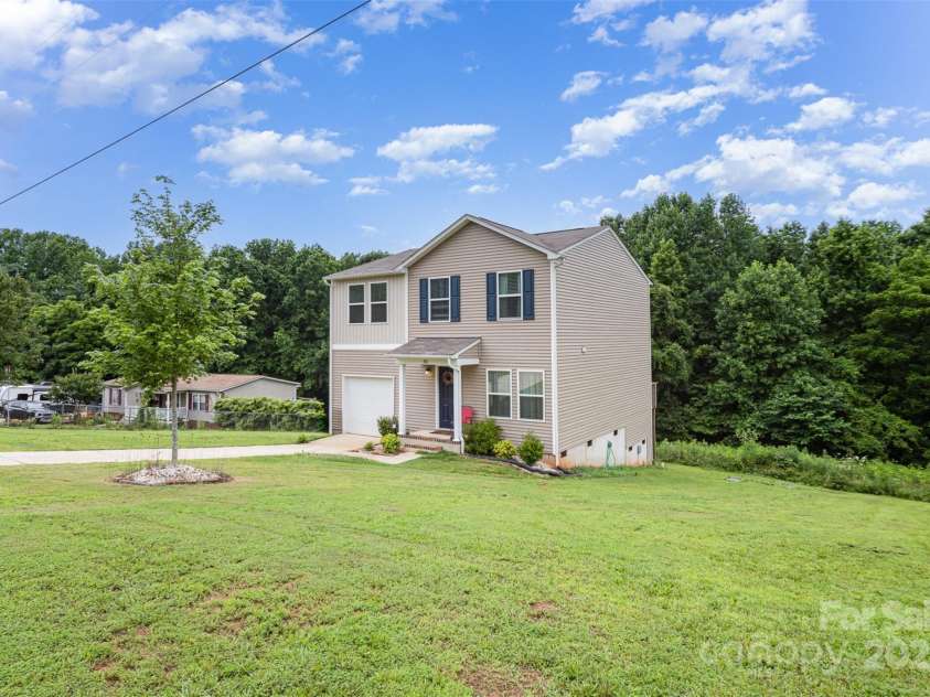 152 Grassy Meadow Lane, Statesville, NC 28625.  MLS# CAR4266464, YatesRealty ID 28689. 