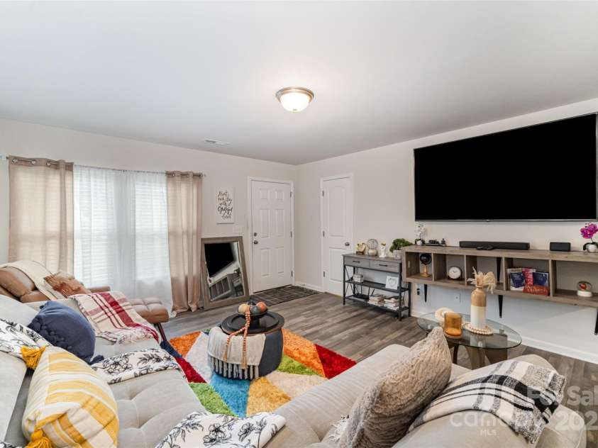 152 Grassy Meadow Lane, Statesville, NC 28625.  MLS# CAR4266464, YatesRealty ID 28689. 