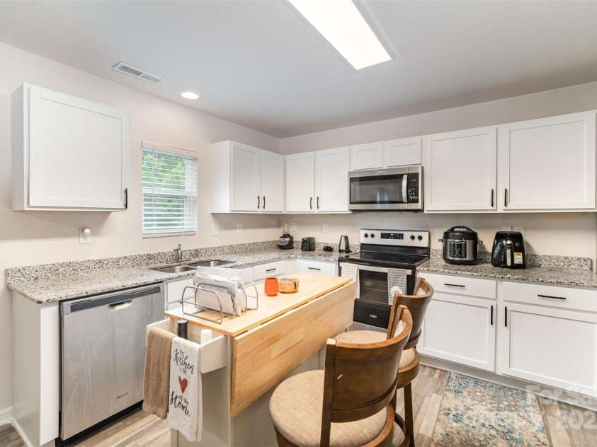 152 Grassy Meadow Lane, Statesville, NC 28625.  MLS# CAR4266464, YatesRealty ID 28689. 