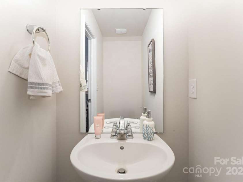 152 Grassy Meadow Lane, Statesville, NC 28625.  MLS# CAR4266464, YatesRealty ID 28689. 