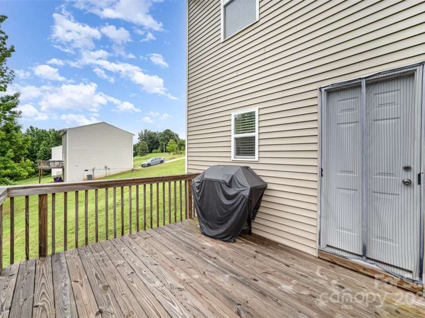 152 Grassy Meadow Lane, Statesville, NC 28625.  MLS# CAR4266464, YatesRealty ID 28689. 