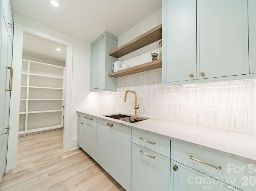 8022 Litaker Manor Court, Charlotte, NC 28270.  MLS# CAR4129194, YatesRealty ID 2869. 