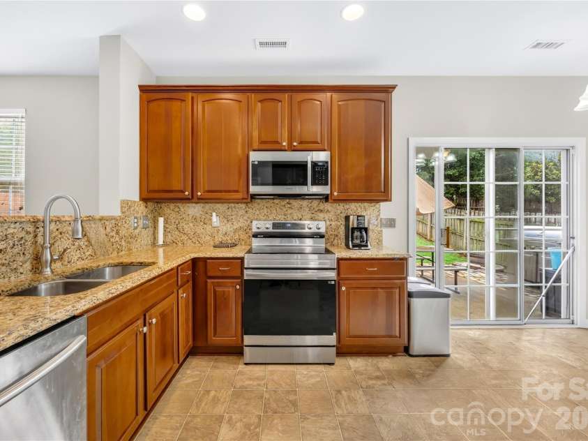 17327 Newlands Corner Lane, Charlotte, NC 28277.  MLS# CAR4387584, YatesRealty ID 28690. 