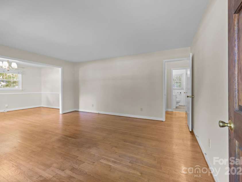 701 Hollis Road, Charlotte, NC 28209.  MLS# CAR4284205, YatesRealty ID 28691. 